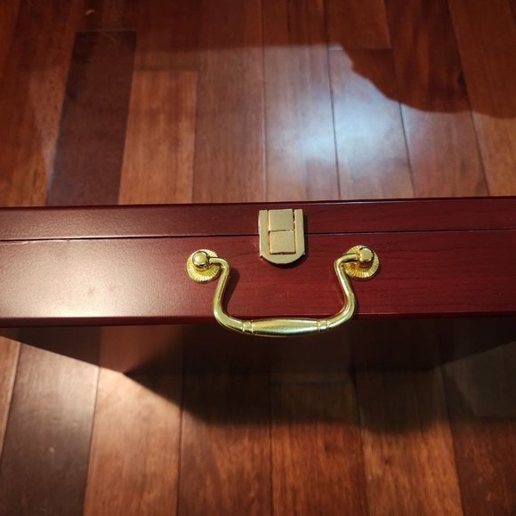 Nexxtech Golfer's Dream Gift Kit Stick 2x balls etc New in The Wood Case - Picture 3 of 6